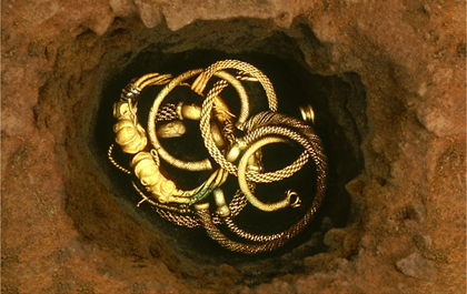 cr_brit_museum_gold_torcs.jpg