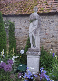 cr_garsington_statue_200w.jpg