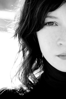 Image of woman - Who am I if I cannot say what I think?