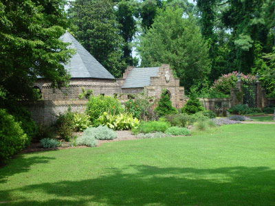 life_gardens_elizabethan_ro.jpg